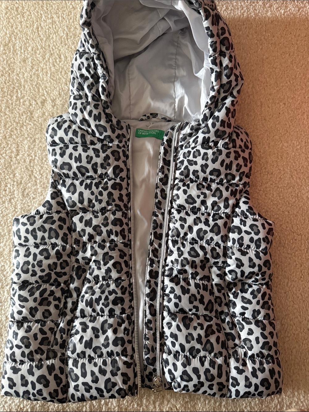 United Colors Of Benetton White and Black Leopard Print Puffer Vest with Hood